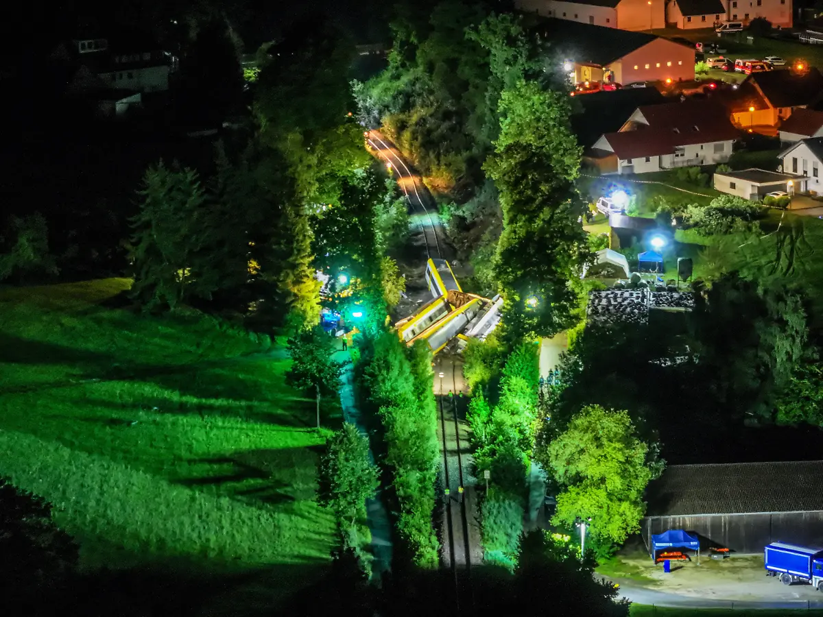 c0ab32e423294d1e7724944bd43eeadb