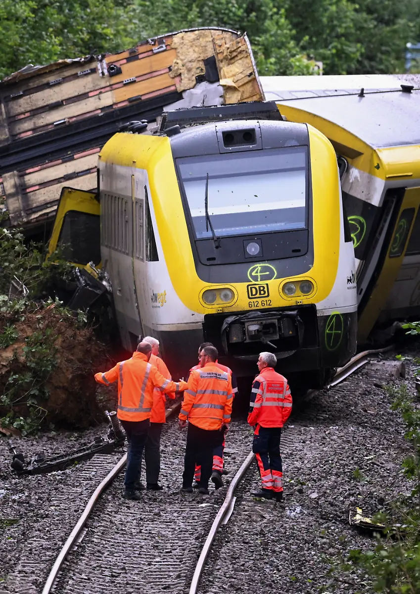 704dfeb494d0f0b45a3f279dba06f96b