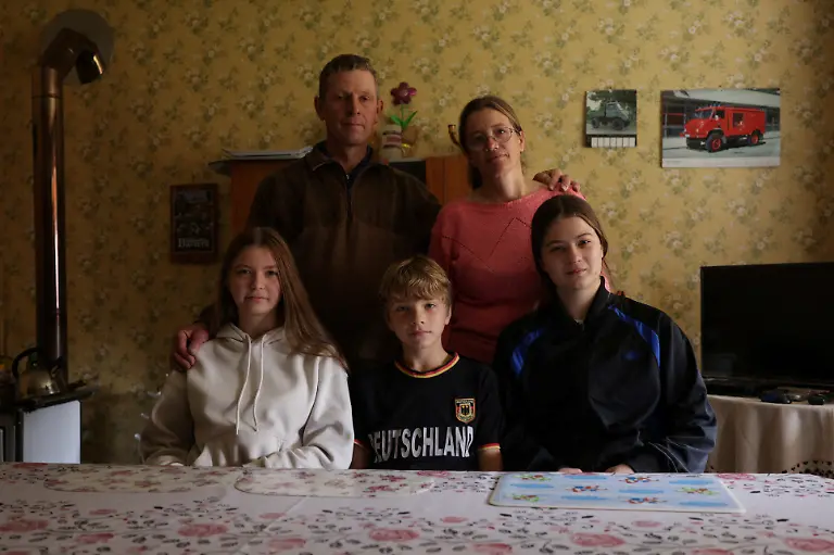 2025-07-23T200524Z-3895555198-MRPRC2IQFAXJWW8-RTRMADP-3-CHILE-RIGHTS-COLONIA-DIGNIDAD