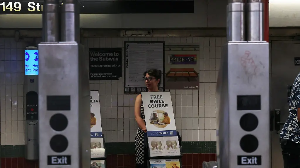 2023-06-15T203046Z-2066270305-RC2SJ1AB0SRX-RTRMADP-3-USA-DAILYLIFE