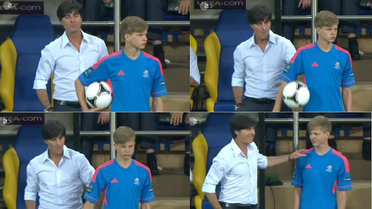 Der Bundestrainer machte sich einen Scherz mit einem Balljungen - allerdings nicht während des Spiels. 