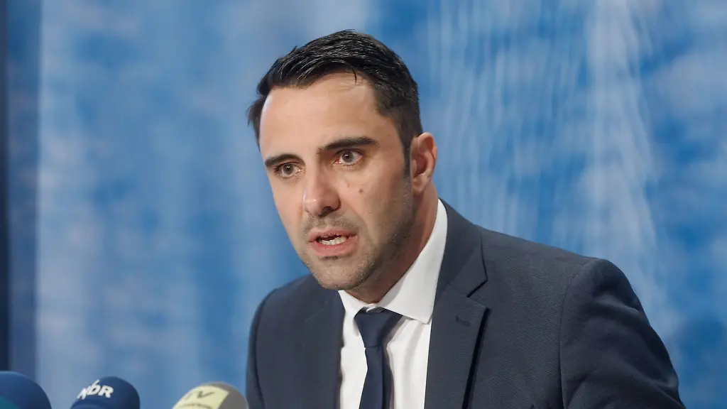 Der-CDU-Landesvorsitzende-in-Mecklenburg-Vorpommern-Daniel-Peters-stellt-der-rot-roten-Landesregierung-zu-Ferienbeginn-ein-schlechtes-Zeugnis-aus