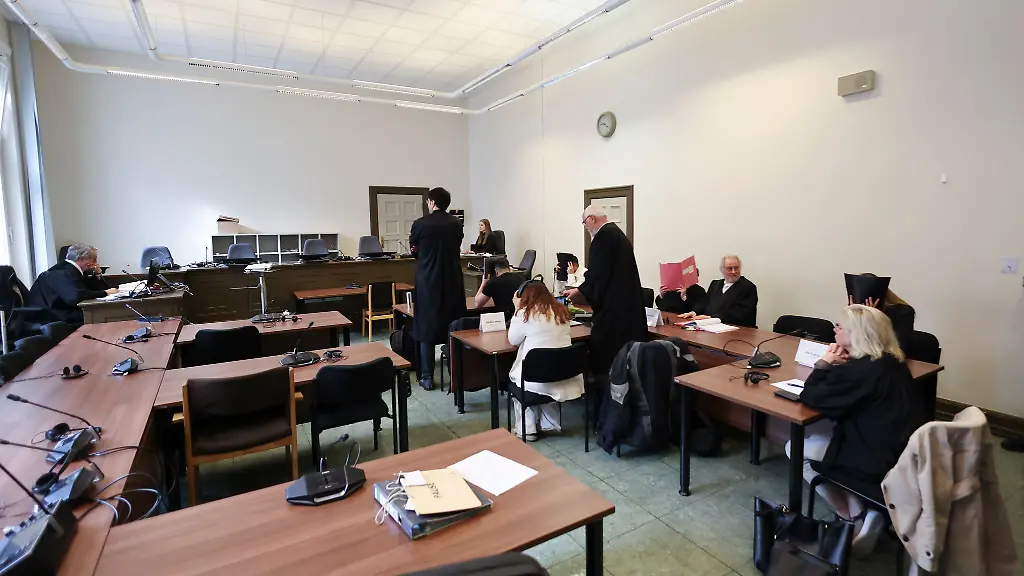 Zwei-Strafgefangene-liessen-Drogen-und-Handys-in-die-JVA-Fuhlsbuettel-einschmuggeln-und-werden-deswegen-zu-mehrjaehrigen-Haftstrafen-verurteilt