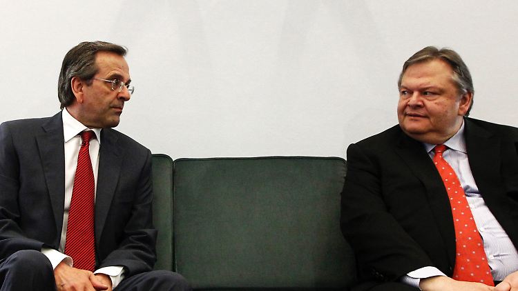 Der konservative Antonis Samaras und der Sozialdemokrat Evangelos Venizelos werden über eine Koalition verhandeln.