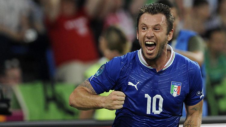 Antonio Cassano lässt Italien in der 35. Minute jubeln.