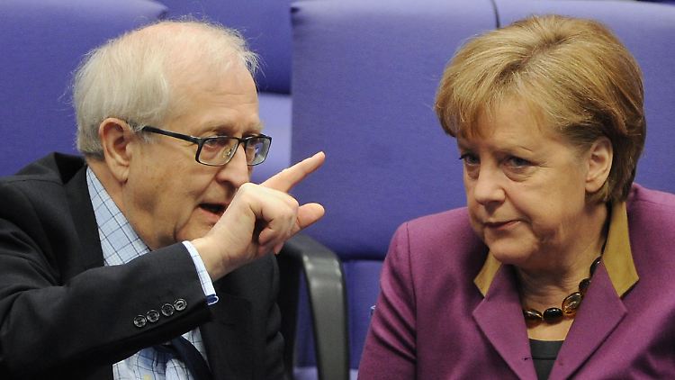 Brüderle und Merkel: Beim Thema Griechenland nicht unbedingt einer Meinung.