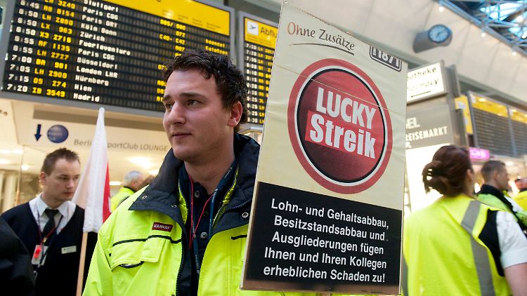 In Düsseldorf, Hamburg, Frankfurt am Main, Bremen und Hannover streiken am Morgen die Sicherheitsleute an den Flughäfen.