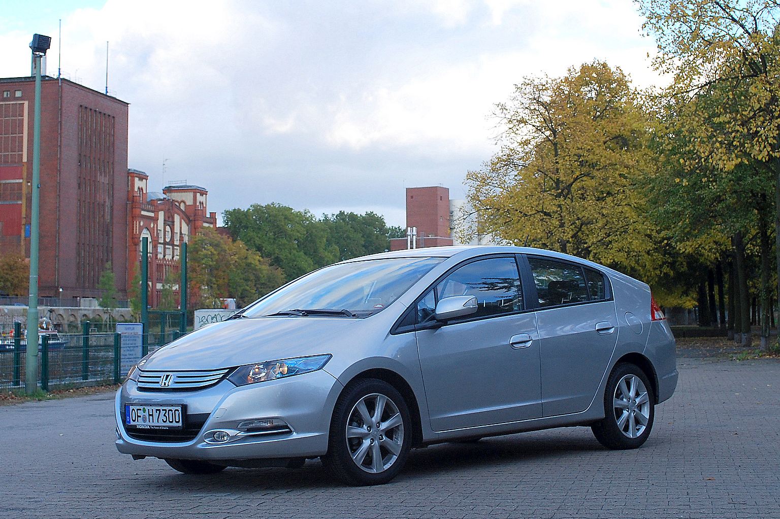 Honda bringt den Preisbrecher unter den Hybrid-Autos. Schon für unter 20.000 Euro ist der Insight zu haben. Billigheimer oder ein ernsthafter Prius-Herausforderer? 
