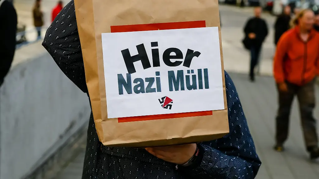 Stark-steigende-Gewalt-und-Propaganda-Delikte-aus-der-rechtsextremistischen-Jugendszene-alarmieren-Innenminister-und-Opposition-in-Nordrhein-Westfalen