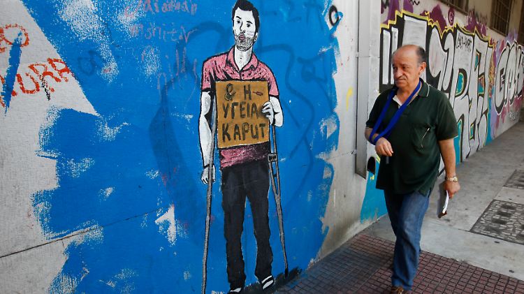 Graffiti in Athen, auf dem ein Mann mit Krücken ein Schild hält mit der Aufschrift: "Gesundheit kaput".