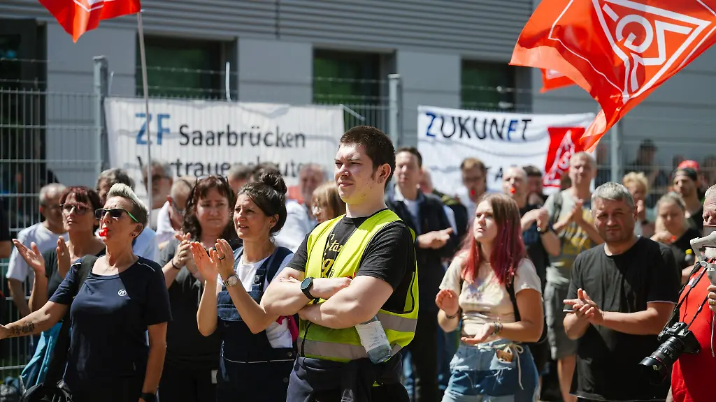 Viele-ZF-Beschaeftigte-machen-ihrem-Aerger-Luft