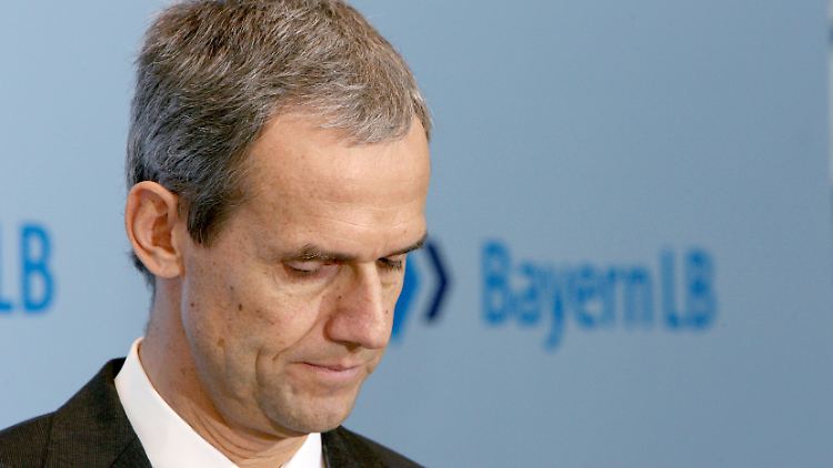 Die BayernLB wirft der gesamten Führungsriege um Ex-Finanzchef Michael Kemmer (im Bild) und Ex-Bankchef Werner Schmidt grobe Pflichtverletzungen bei der Übernahmepleite der Bank HGAA vor.