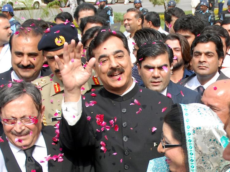 Der Regierungschef hatte sich zuvor geweigert, Ermittlungen gegen Präsident Asif Ali Zardari wegen Korruption wiederaufzunehmen.