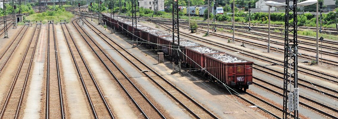 Der Bund will mehr Schienen, um die Straßen zu entlasten.