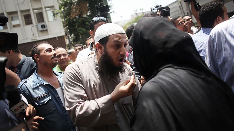 Die soziale Frage ist nach der Revolution ungelöst. Am ehesten trauen viele Ägypter der Muslimbruderschaft zu, sie zu lösen.