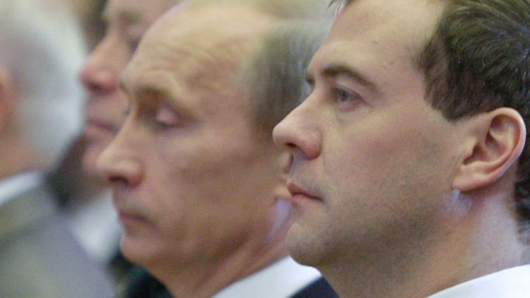 Putin (l.) und Medwedew, die obersten Herren Russlands.