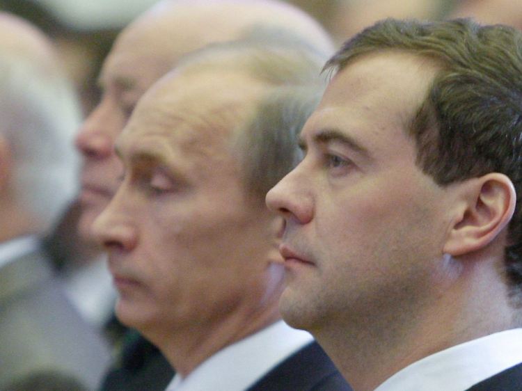 Blick in eine Richtung? Medwedew und Ministerpräsident Putin.