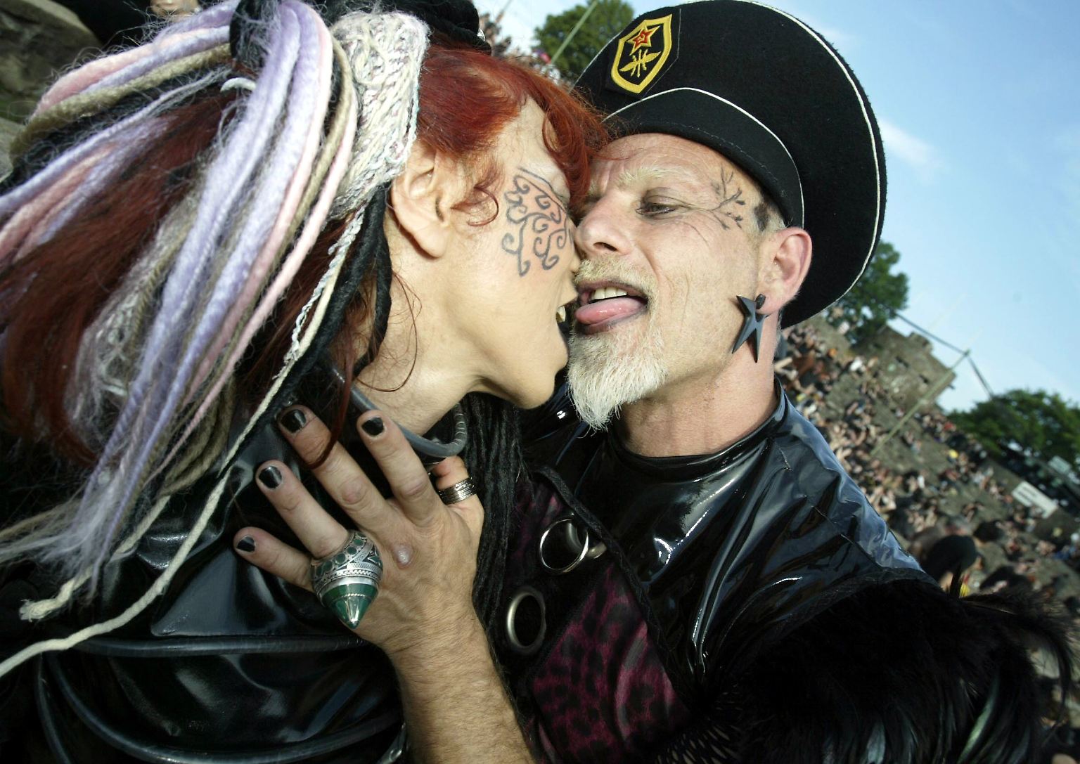 Wenn auf einer der berühmtesten Freilichtbühnen Deutschlands, hoch über dem Rhein, auf dem Loreley-Felsen, Festivals stattfinden, ...