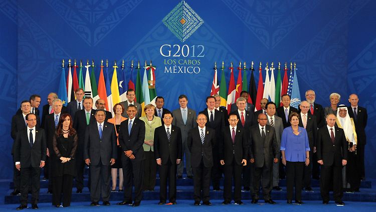 Die Vertreter der G20, aufgestellt zum Familienfoto.