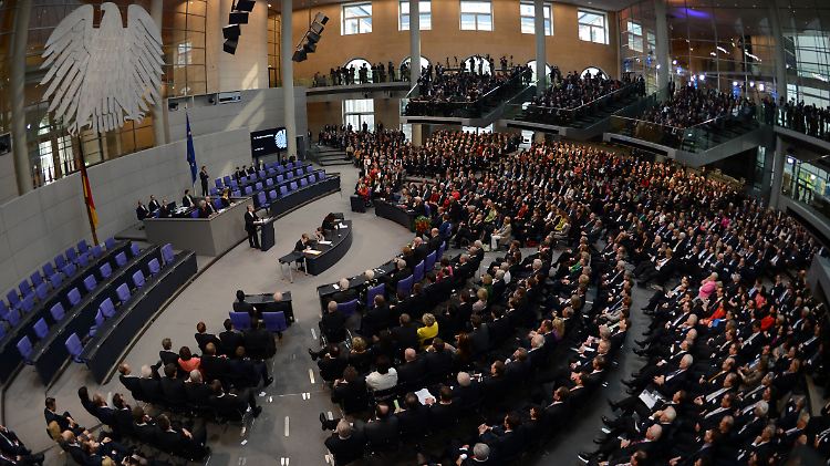 Laut einem Medienbericht rechnet der Bundestag wegen der Schuldenkrise in Spanien mit einer Sondersitzung in der Sommerpause.