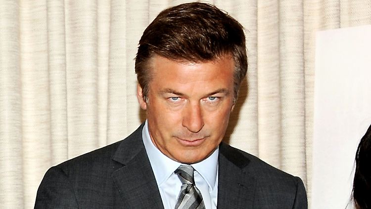 Alec Baldwin setzt seinen Stier-Blick auf.