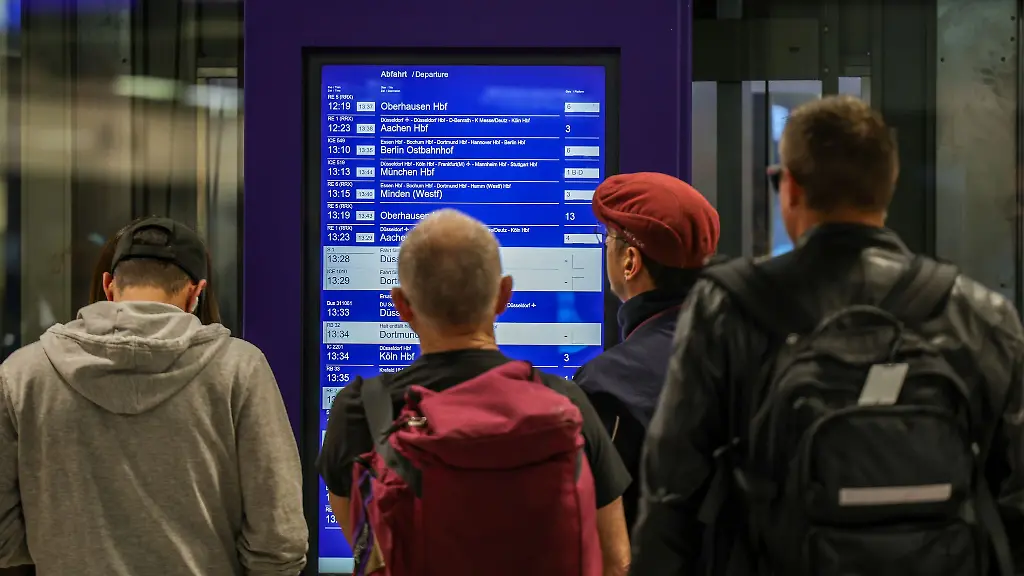 Brand-legt-Bahnstrecke-zwischen-Duisburg-und-Duesseldorf-lahm