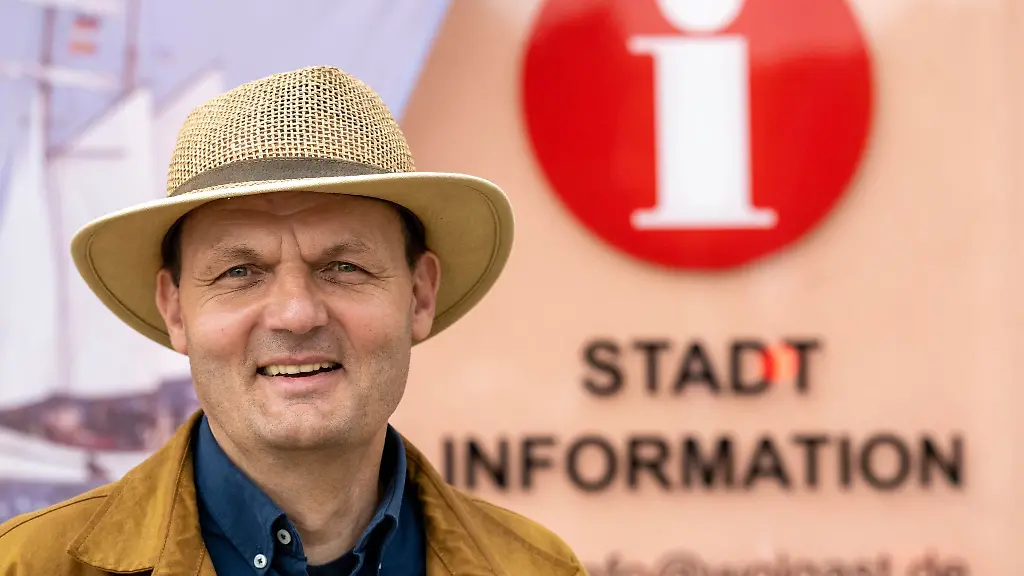 Martin-Schroeter-parteilos-Buergermeister-der-Stadt-Wolgast-hofft-nach-der-Einfuehrung-einer-Kurabgabe-auch-auf-Verkehrseffekte-in-der-Stadt