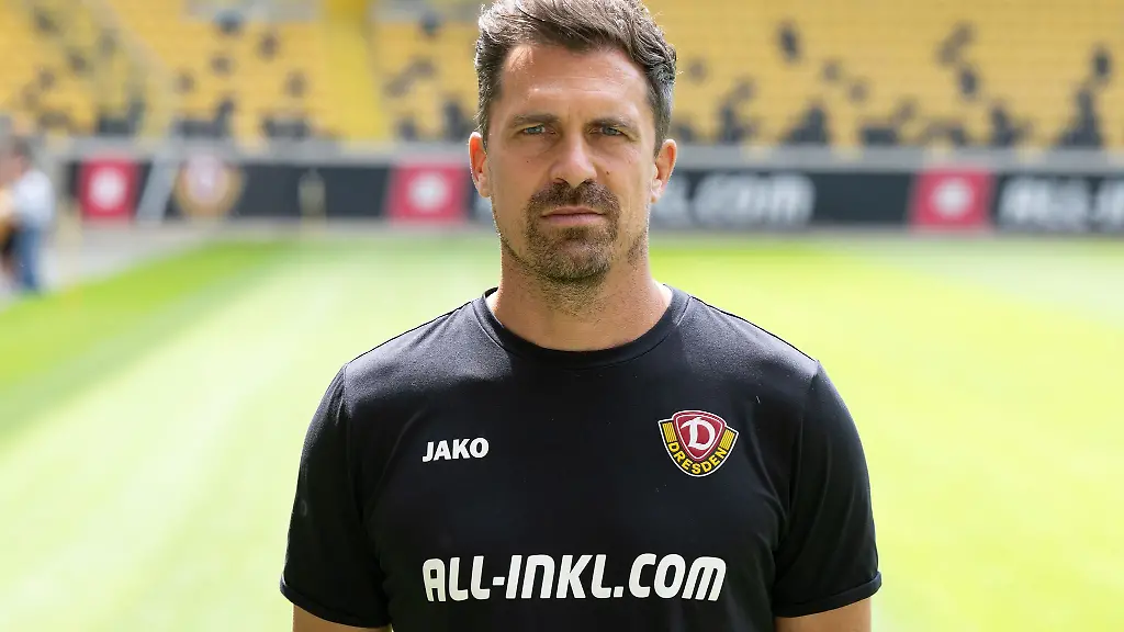 Fuer-ein-Freundschaftsspiel-gesperrt-Dynamo-Dresdens-Coach-Thomas-Stamm