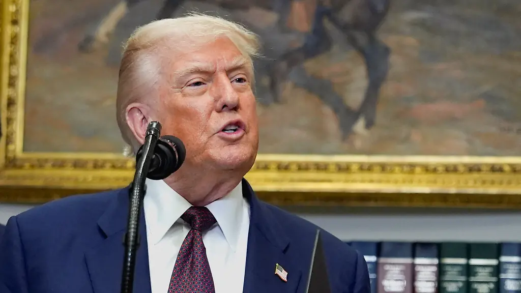 2025-07-31T204239Z-2036865603-RC2WXFASV47O-RTRMADP-3-USA-TRUMP