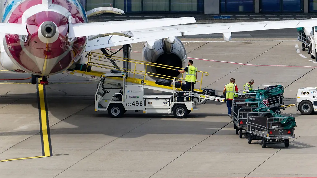 Zur-Ferienhalbzeit-werden-viele-Fluggaeste-an-den-Airports-erwartet