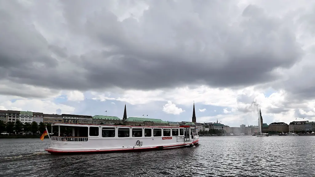 Dicke-Regenwolken-werden-auch-in-den-kommenden-Tagen-den-Himmel-im-Norden-bestimmen