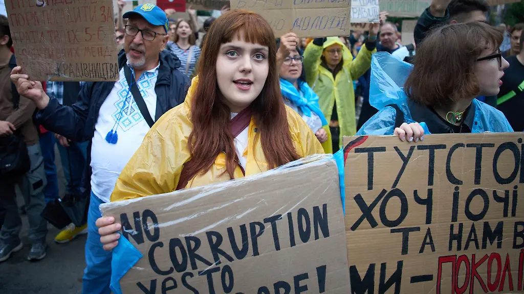 Gegen-die-ausufernde-Korruption-in-der-Ukraine-hatte-es-zuletzt-auch-die-groessten-Proteste-seit-Beginn-des-russischen-Angriffskrieges-gegeben