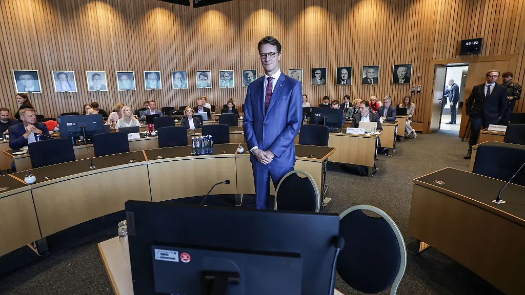 Der-Untersuchungsausschuss-zur-Aufklaerung-des-Desasters-um-die-Rahmede-Talbruecke-hat-auch-Nordrhein-Westfalens-Ministerpraesidenten-Hendrik-Wuest-CDU-als-Zeugen-vernommen