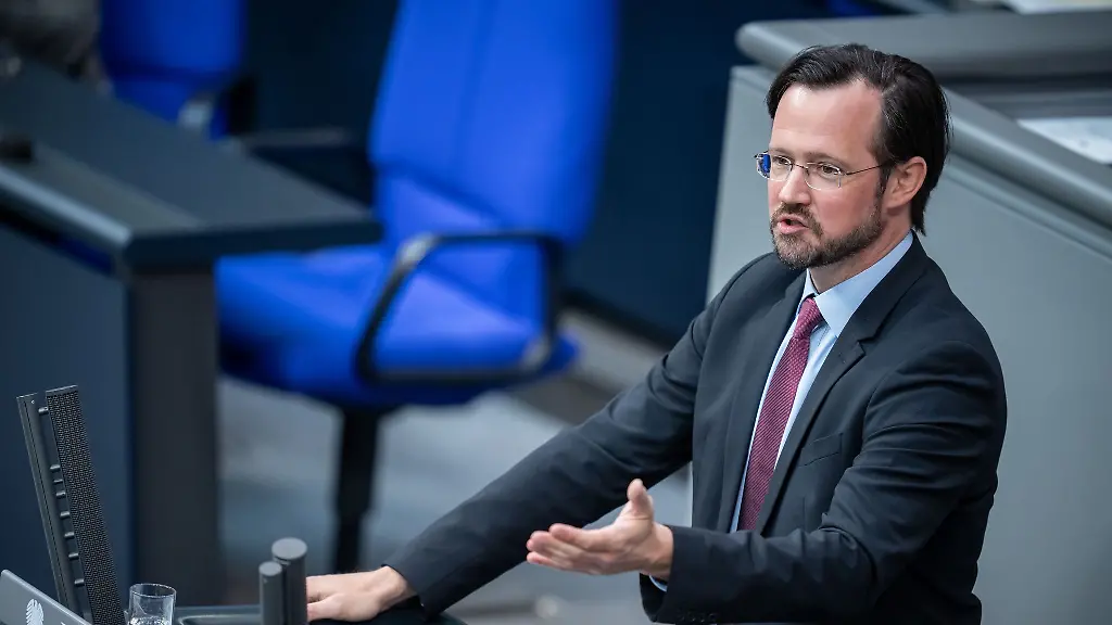 SPD-Fraktionsgeschaeftsfuehrer-Dirk-Wiese-zweifelt-am-Soeder-Vorschlag-zum-Buergergeld-fuer-Ukrainer