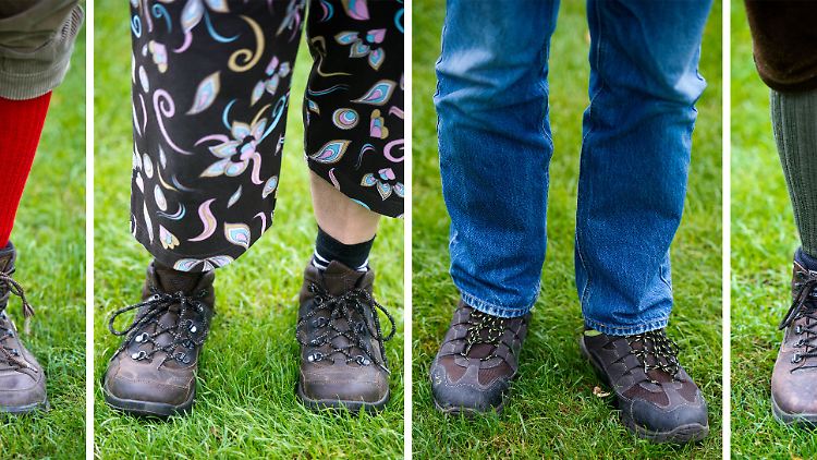 Kurz, lang, bunt: Schuhe und Hosen von Besuchern des 112. Deutschen Wandertages.