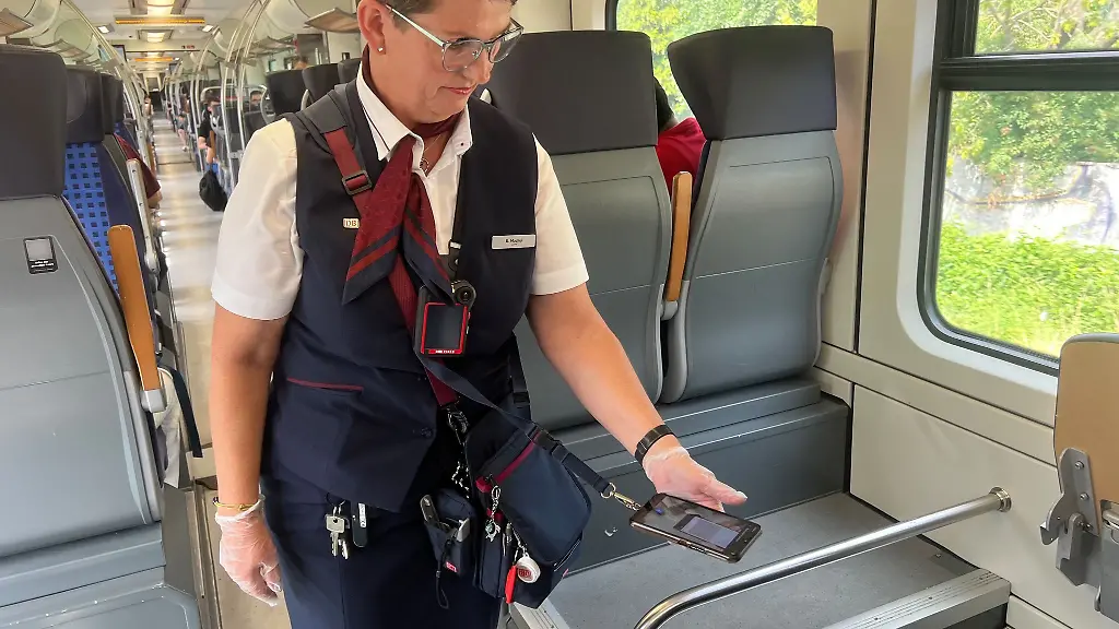 Zugpersonal-wird-einer-Umfrage-zufolge-immer-haeufiger-beschimpft-bedroht-oder-angegriffen