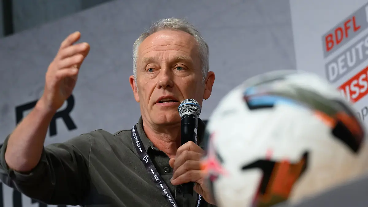 Ex-Bundesliga-Trainer-Christian-Streich-mit-einem-Plaedoyer-fuer-Nachwuchsfussballer