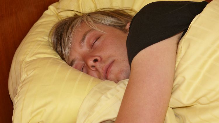 Das Schlafbedürfnis eines Menschen richtet sich nach dessen innerer Uhr.