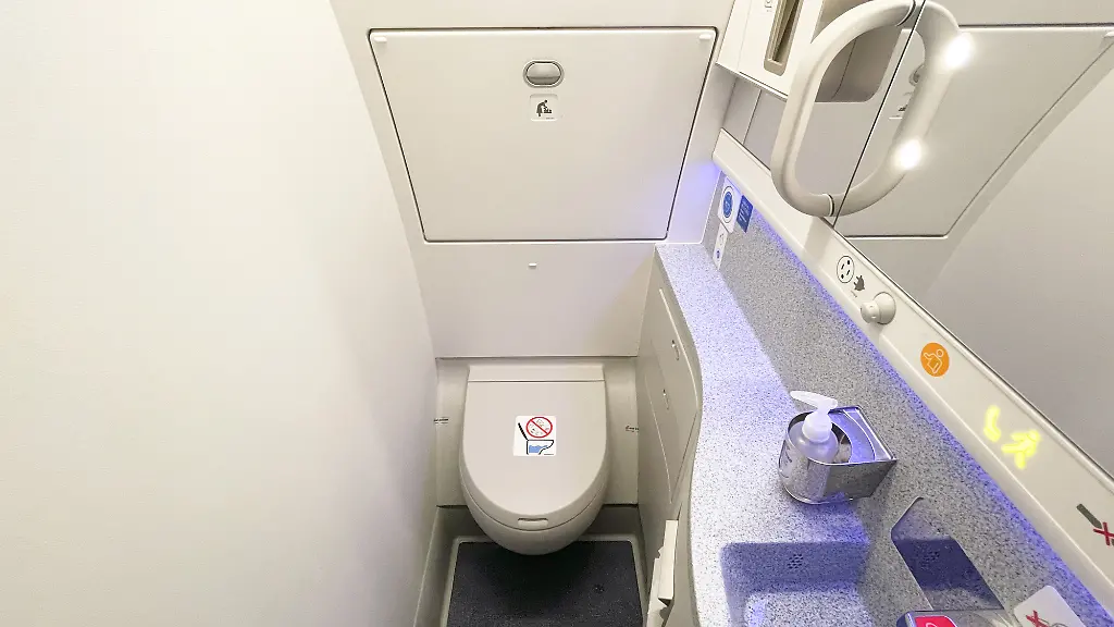 Bordtoilette-im-Flugzeug