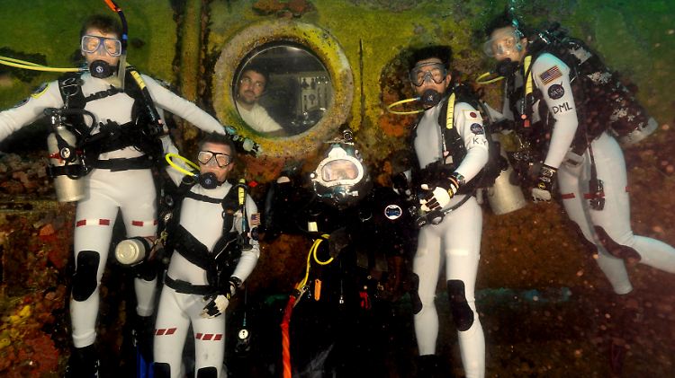Sechs Nasa-Aquanauten befinden sich im "Aquarius Labor" vor Key Largo (Florida) auf Tauchstation.