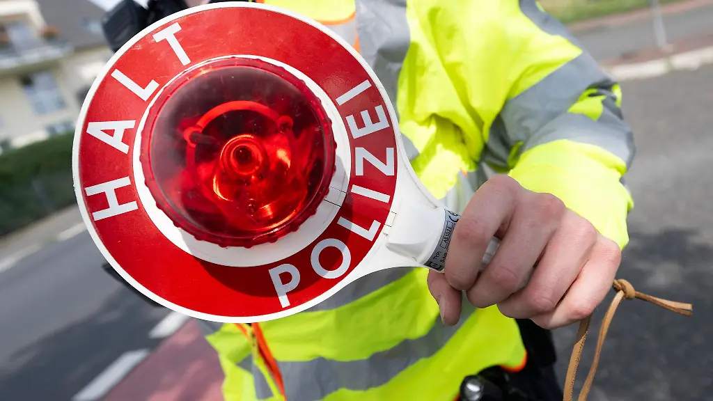 Die-Polizei-ist-Temposuendern-auf-der-Spur