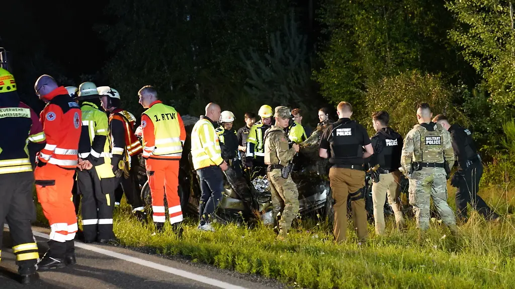 Bei-einem-Autounfall-in-Bayern-ist-ein-21-jaehriger-US-Soldat-ums-Leben-gekommen