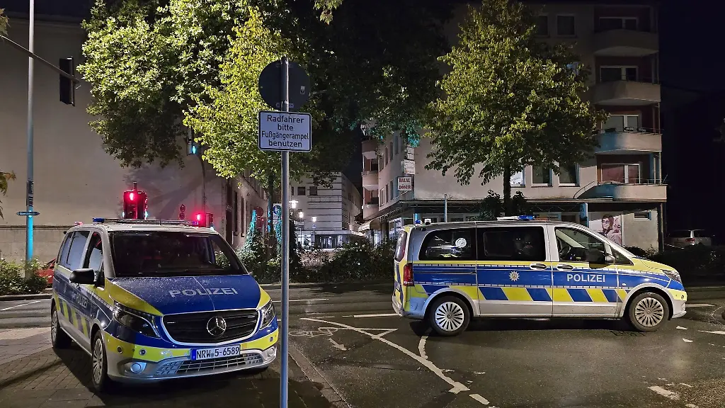 Bei-einem-Streit-in-Solingen-soll-ein-Mann-mit-einer-Schreckschusswaffe-auf-einen-anderen-geschossen-und-ihn-leicht-verletzt-haben