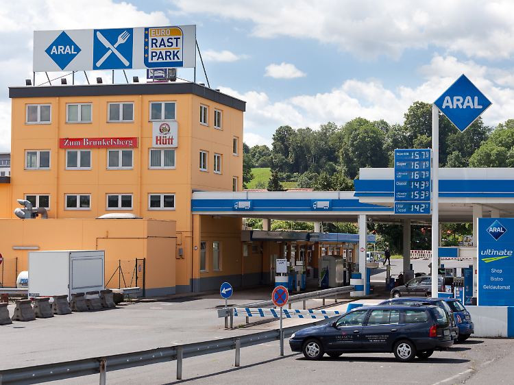 Der Autohof EuroRastpark Guxhagen (Hessen) mit Restaurant "Zum Brunkelsberg". Das Haus wurde in der Kategorie der deutschen Autohöfe Testsieger mit der Note "gut".