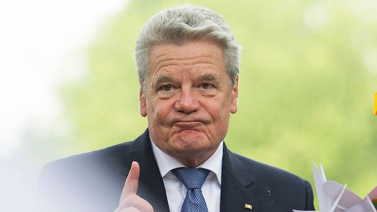 Gauck hört auf Karlsruhe - und sagt erstmal Stopp zum Fiskalpakt.