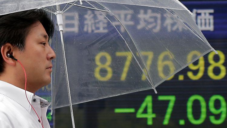 Regenwetter in Tokio: Der Nikkei hängt schwach im Minus.