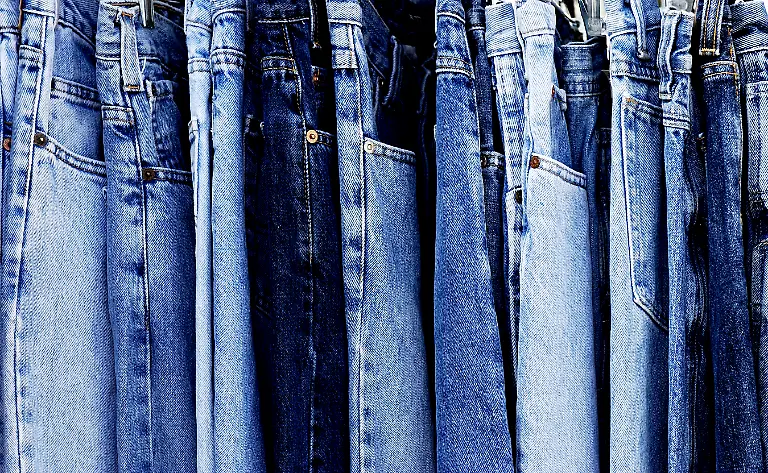 Die-perfekte-Jeans-umspielt-die-Kurven-sitzt-bequem-und-verleiht-der-Traegerin-Selbstbewusstsein-und-Stil