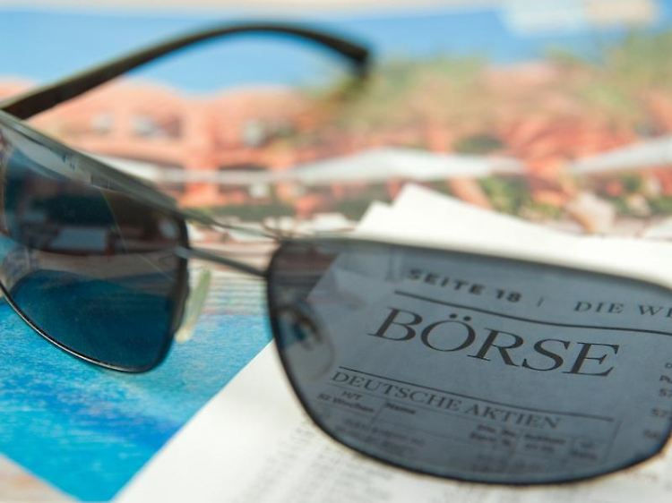 Wer im Urlaub nicht ständig den Börsenteil der Zeitung lesen will, sollte sein Depot urlaubsfest machen. Verlustbremsen lassen sich relativ einfach einbauen.