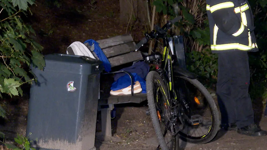 Nach-stundenlanger-Suche-ist-ein-13-Jaehriger-tot-aus-dem-Hamburger-Stadtparksee-geborgen-worden