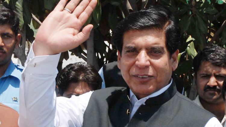 Raja Pervez Ashraf kann von der Krise profitieren.